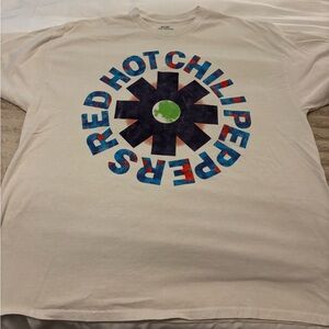 Red Hot Chili Peppers Tour Tee | Urban Outfitters RHCP Graphic Tee S/M
